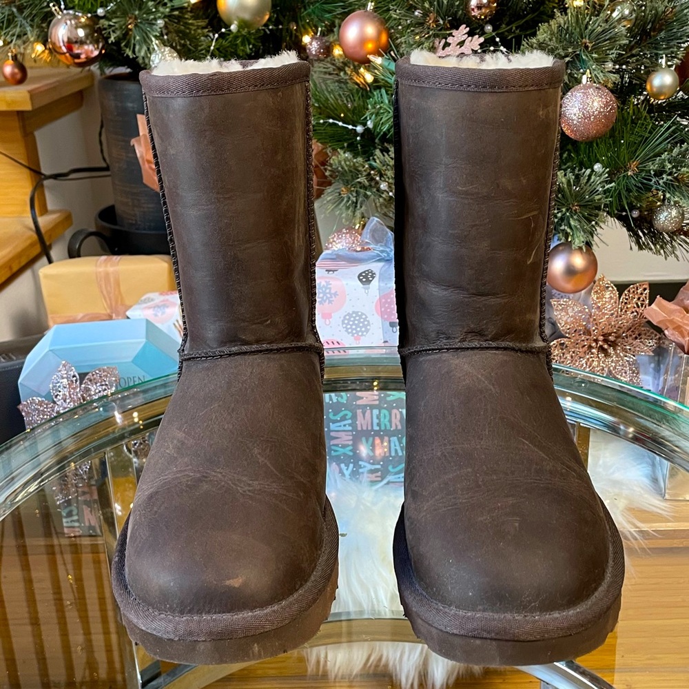 Waterproof leather Uggs size 7 dark brown